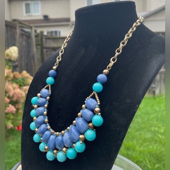 Vintage Talbots turquoise and cauliflower blue necklace with gold tone chain - Picture 5 of 7